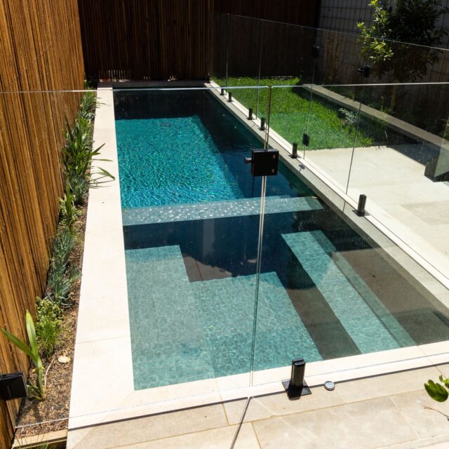 Pool and Spa Combo tiled with the Blue gum wavy tiles ; Water Clarity thanks to the @nakedpools #poolbuilder
#PoolBuilderMelbourne #SwimmingPoolDesign
#PoolConstruction
#Poolinspiration #MelbourneHomes #OutdoorLiving #DreamPool #CustomPools #MelbourneRealEstate
#PoolLifestyle
#LuxuryPools #Homelmprovement
#MelbourneLandscaping #melbournepools #melbournepoolbuilder